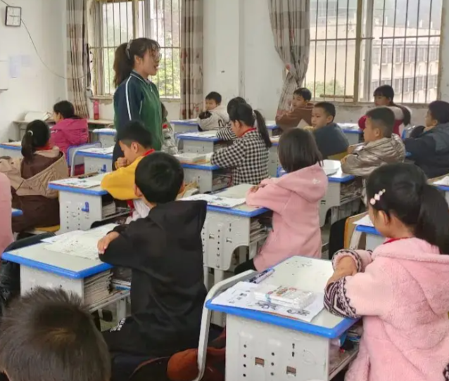 深挖教育渠道功用价值从教师团队学科精准教育两大中心场景下手